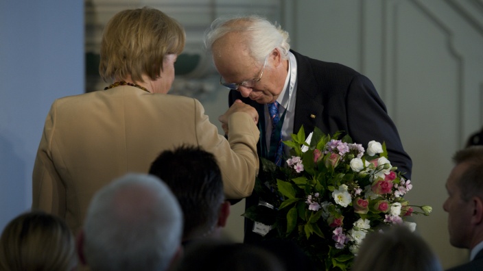 Verleihung der „Goldenen Medaille"